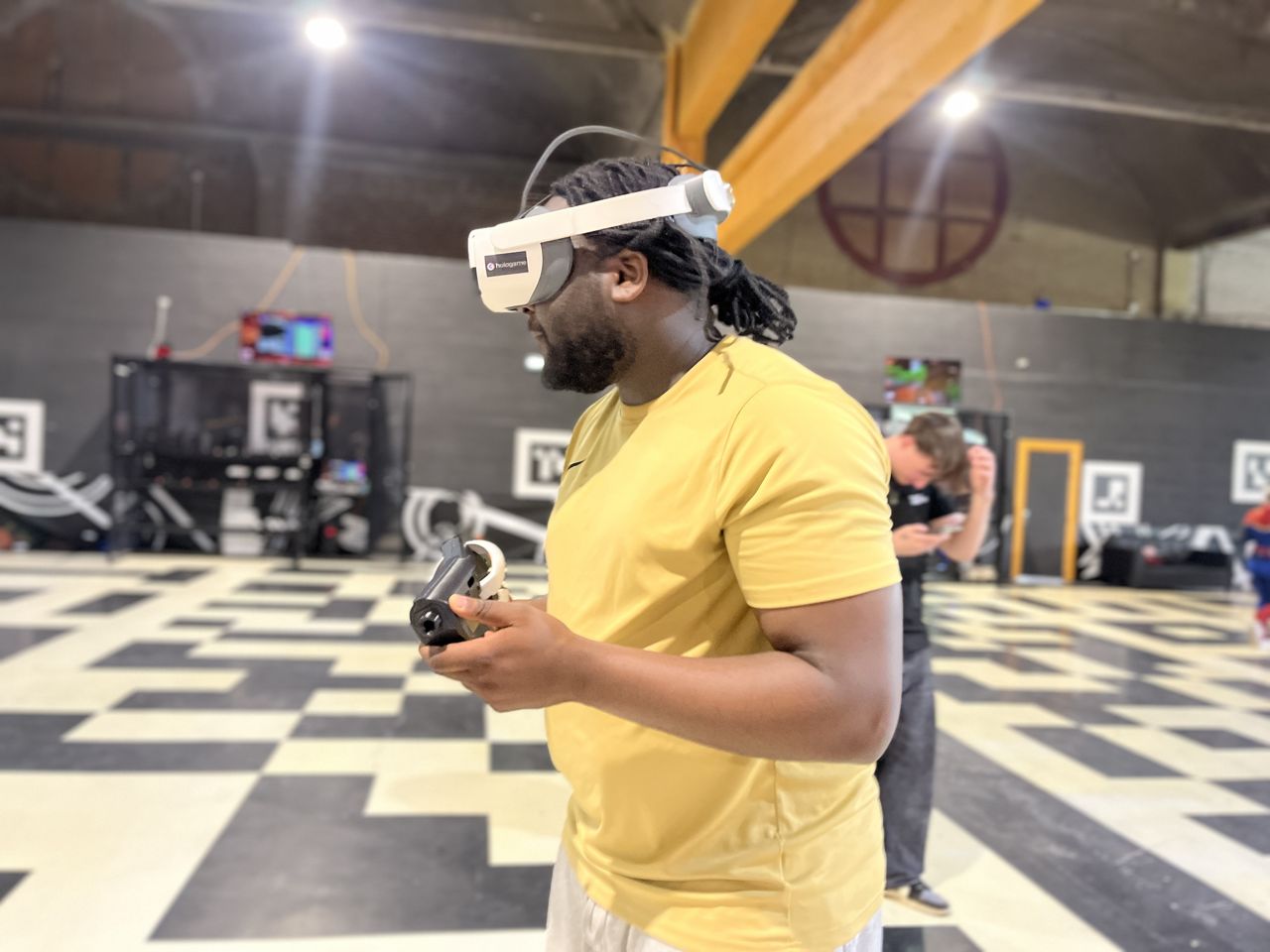 Groupe en pleine réalité virtuelle chez Team Square
